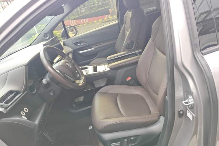Used Toyota Granvia 2023 2.5L Hybrid Flagship VIP Edition Left Front Seat