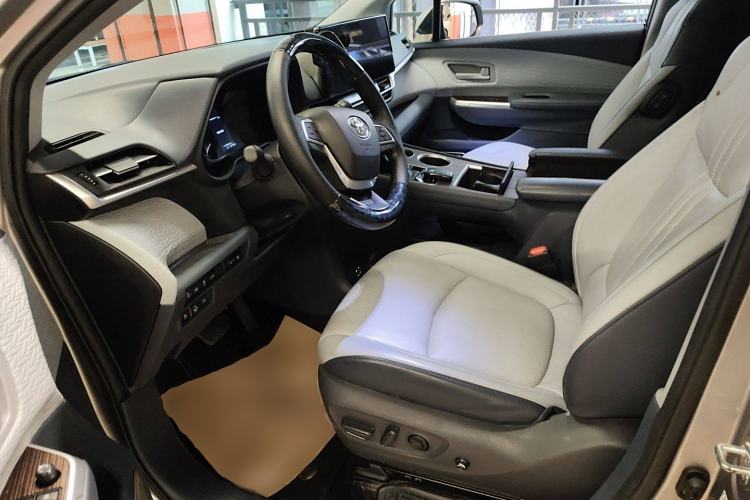 Used Toyota Granvia 2023 2.5L Hybrid Comfort Edition Left Front Seat