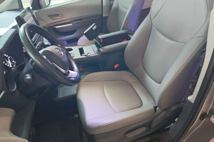Used Toyota Granvia 2023 2.5L Hybrid Luxury Edition Left Front Seat