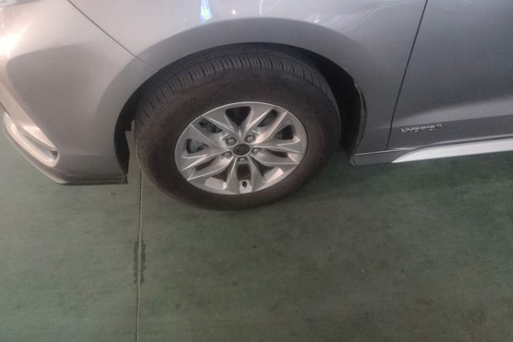 Used Toyota Granvia 2023 2.5L Hybrid Comfort Edition Left Front Wheel Hub