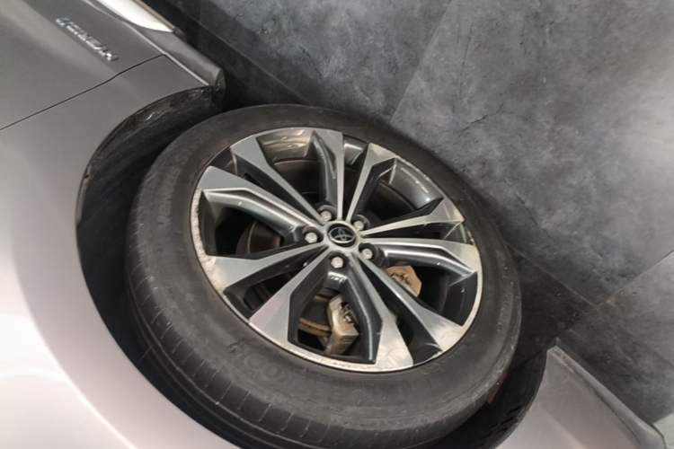 Used Toyota Granvia 2023 2.5L Hybrid Flagship VIP Edition Left Front Wheel Hub
