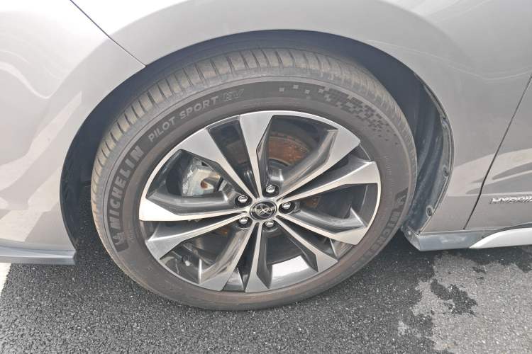 Used Toyota Granvia 2023 2.5L Hybrid Flagship VIP Edition Left Front Wheel Hub