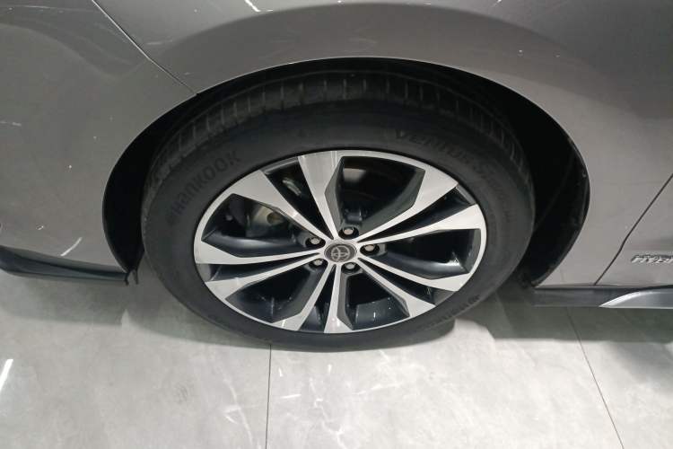 Used Toyota Granvia 2023 2.5L Hybrid Prestige VIP Edition Left Front Wheel Hub