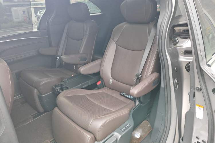 Used Toyota Granvia 2023 2.5L Hybrid Flagship VIP Edition Left Rear Seat