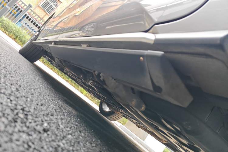 Used Toyota Granvia 2023 2.5L Hybrid Flagship VIP Edition Left Side Sill