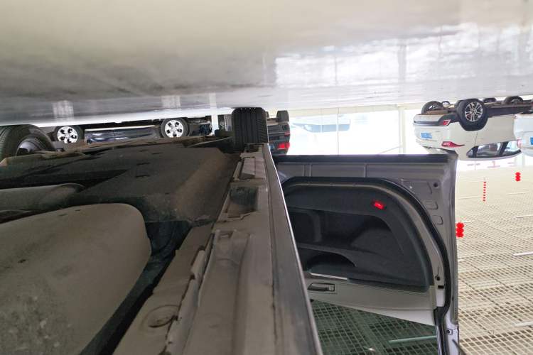 Used Toyota Granvia 2023 2.5L Hybrid Luxury Edition Left Side Sill