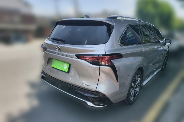 Used Toyota Granvia 2023 2.5L Hybrid Flagship VIP Edition Rear Right 45 Deg