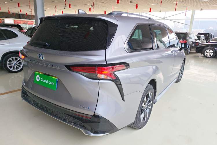Used Toyota Granvia 2023 2.5L Hybrid Luxury Edition Rear Right 45 Deg