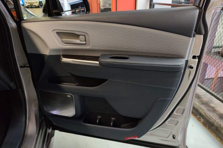 Used Toyota Granvia 2023 2.5L Hybrid Comfort Edition Right Front Door Interior