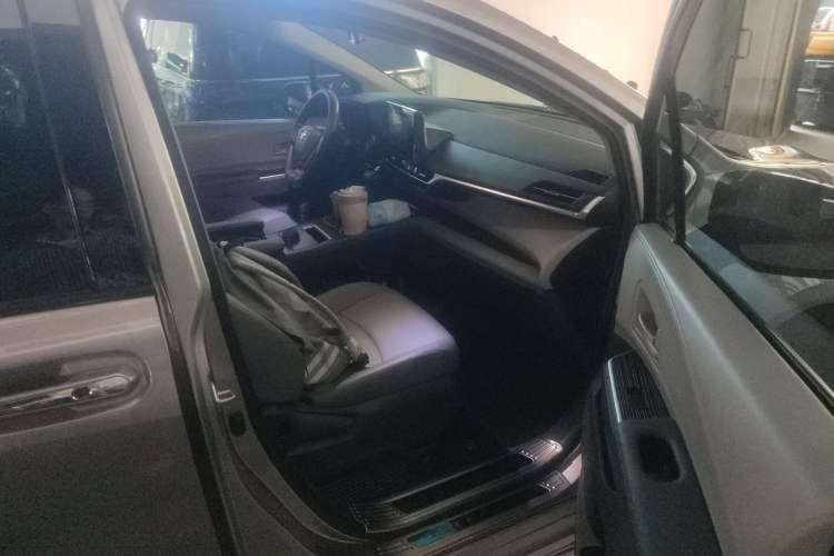 Used Toyota Granvia 2023 2.5L Hybrid Comfort Edition Right Front Seat