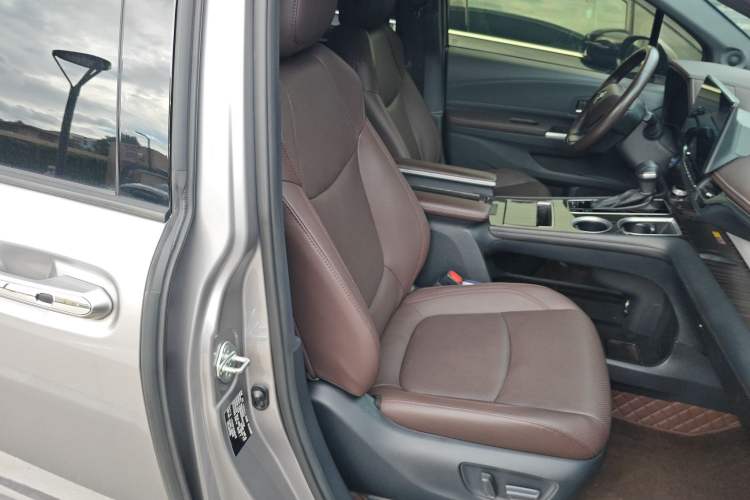 Used Toyota Granvia 2023 2.5L Hybrid Flagship VIP Edition Right Front Seat
