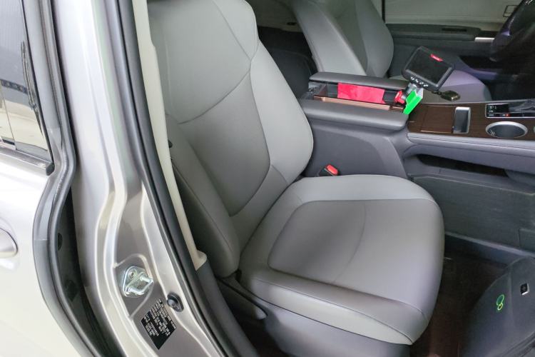 Used Toyota Granvia 2023 2.5L Hybrid Luxury Edition Right Front Seat