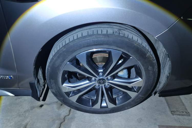 Used Toyota Granvia 2023 2.5L Hybrid Prestige PLUS Edition Right Front Wheel Hub