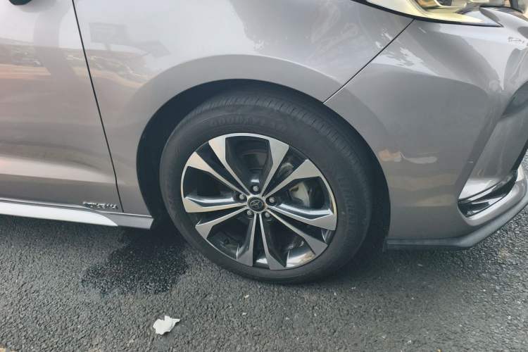 Used Toyota Granvia 2023 2.5L Hybrid Flagship VIP Edition Right Front Wheel Hub