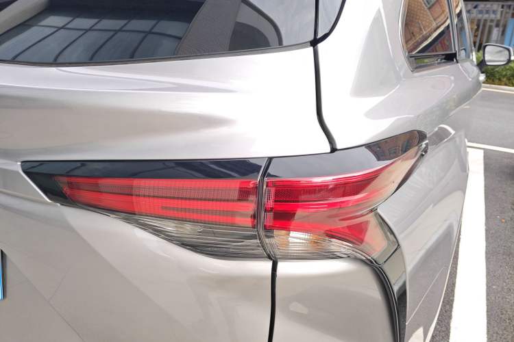 Used Toyota Granvia 2023 2.5L Hybrid Flagship VIP Edition Right Rear Taillight
