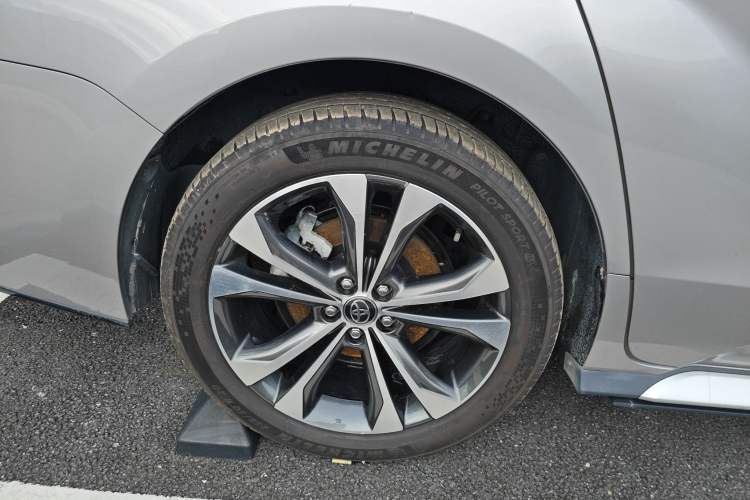 Used Toyota Granvia 2023 2.5L Hybrid Flagship VIP Edition Right Rear Wheel Hub
