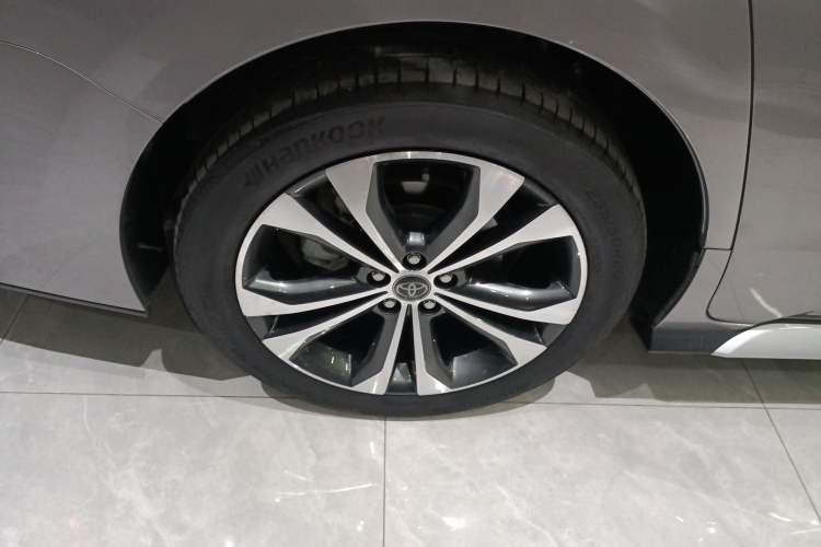 Used Toyota Granvia 2023 2.5L Hybrid Prestige VIP Edition Right Rear Wheel Hub