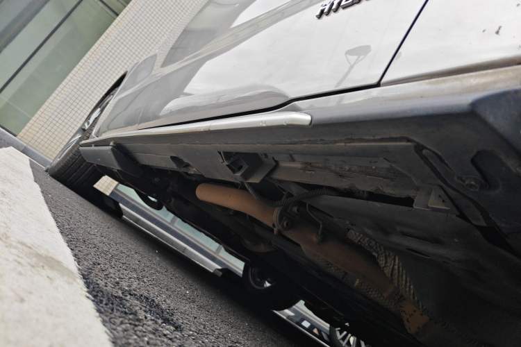 Used Toyota Granvia 2023 2.5L Hybrid Flagship VIP Edition Right Side Sill