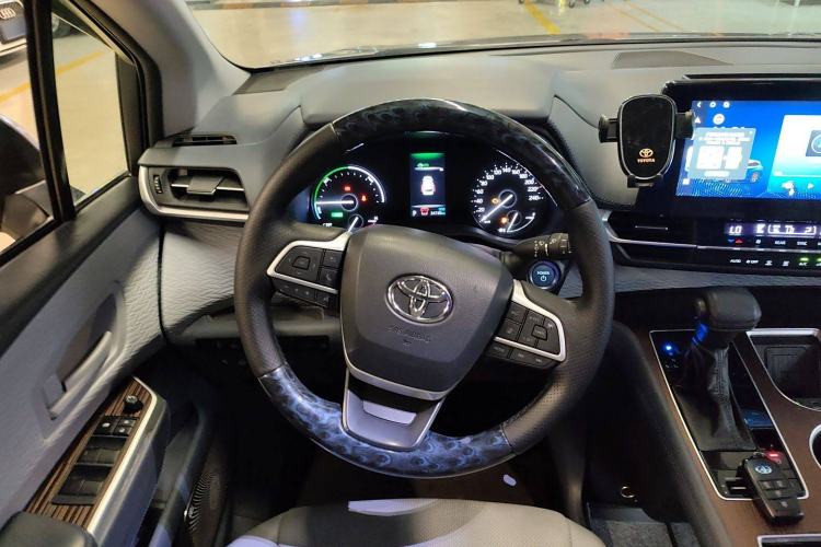 Used Toyota Granvia 2023 2.5L Hybrid Comfort Edition Steering Wheel