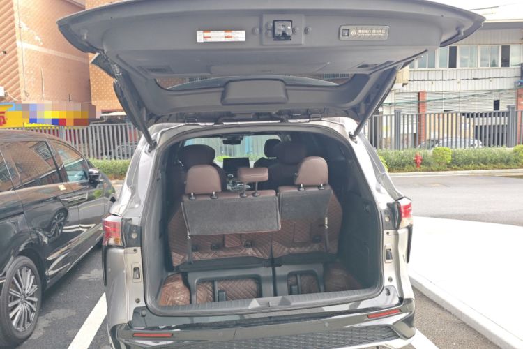 Used Toyota Granvia 2023 2.5L Hybrid Flagship VIP Edition Trunk