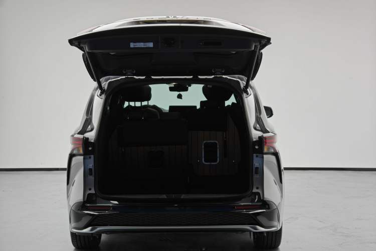 Used Toyota Granvia 2023 2.5L Hybrid Flagship VIP Edition Trunk