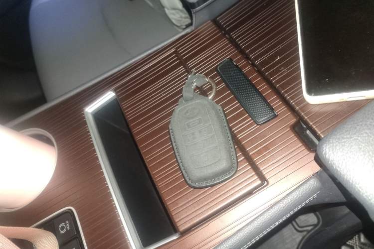 Used Toyota Granvia 2023 2.5L Hybrid Comfort Edition Vehicle Key