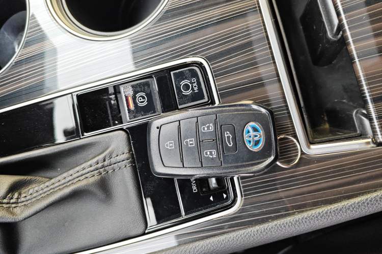 Used Toyota Granvia 2023 2.5L Hybrid Flagship VIP Edition Vehicle Key