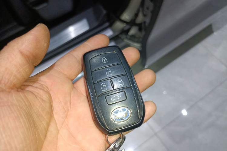 Used Toyota Granvia 2023 2.5L Hybrid Prestige VIP Edition Vehicle Key