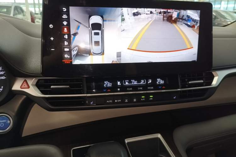 Used Toyota Granvia 2023 2.5L Hybrid Comfort Edition Audio And AC Panel