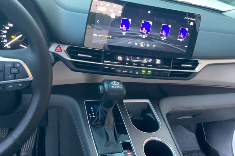 Used Toyota Granvia 2023 2.5L Hybrid Comfort Edition Audio And AC Panel