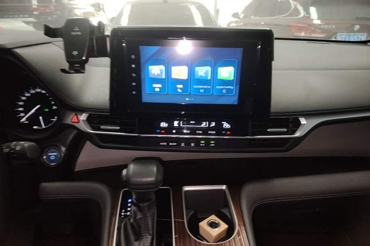 Used Toyota Granvia 2023 2.5L Hybrid Comfort Edition Audio And AC Panel