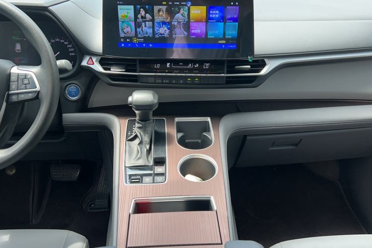 Used Toyota Granvia 2023 2.5L Hybrid Luxury Edition Audio And AC Panel
