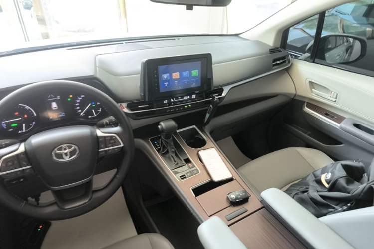 Used Toyota Granvia 2023 2.5L Hybrid Comfort Edition Audio And AC Panel