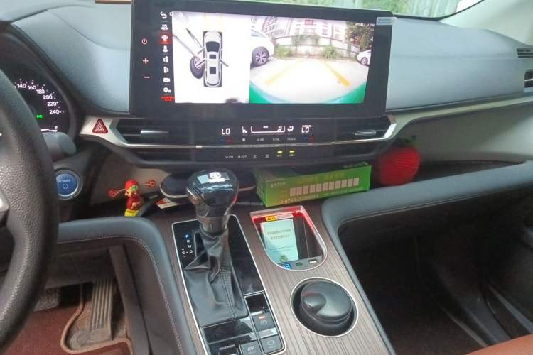 Used Toyota Granvia 2023 2.5L Hybrid Comfort Edition Audio And AC Panel