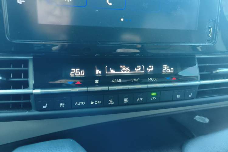 Used Toyota Granvia 2023 2.5L Hybrid Comfort Edition Audio And AC Panel