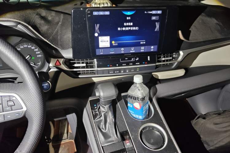 Used Toyota Granvia 2023 2.5L Hybrid Luxury Edition Audio And AC Panel