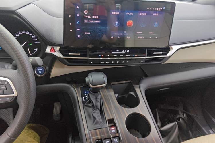 Used Toyota Granvia 2023 2.5L Hybrid Prestige PLUS Edition Audio And AC Panel