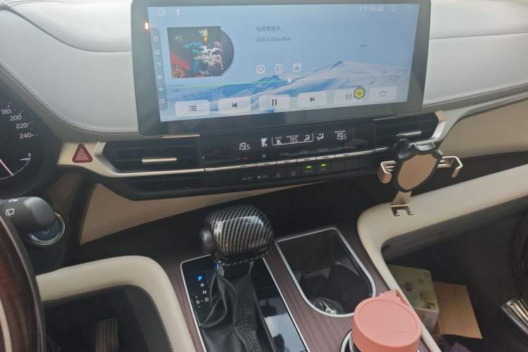 Used Toyota Granvia 2023 2.5L Hybrid Comfort Edition Audio And AC Panel