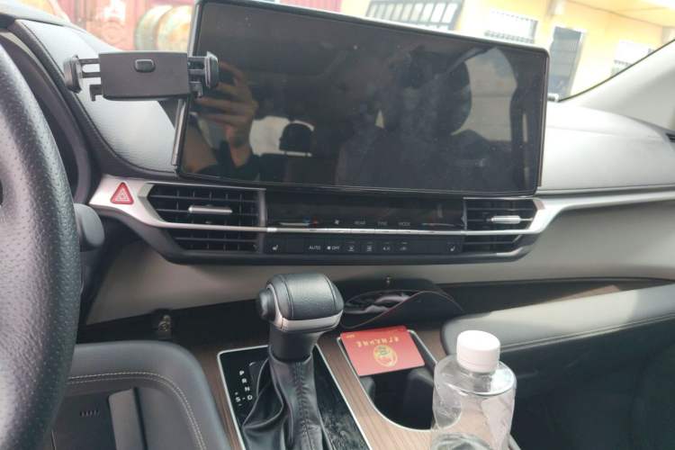 Used Toyota Granvia 2023 2.5L Hybrid Prestige PLUS Edition Audio And AC Panel
