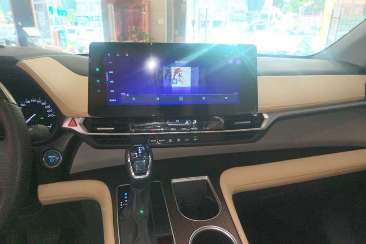 Used Toyota Granvia 2023 2.5L Hybrid Comfort Edition Audio And AC Panel
