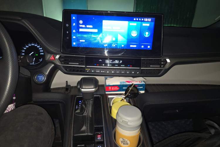 Used Toyota Granvia 2023 2.5L Hybrid Prestige VIP Edition Audio And AC Panel
