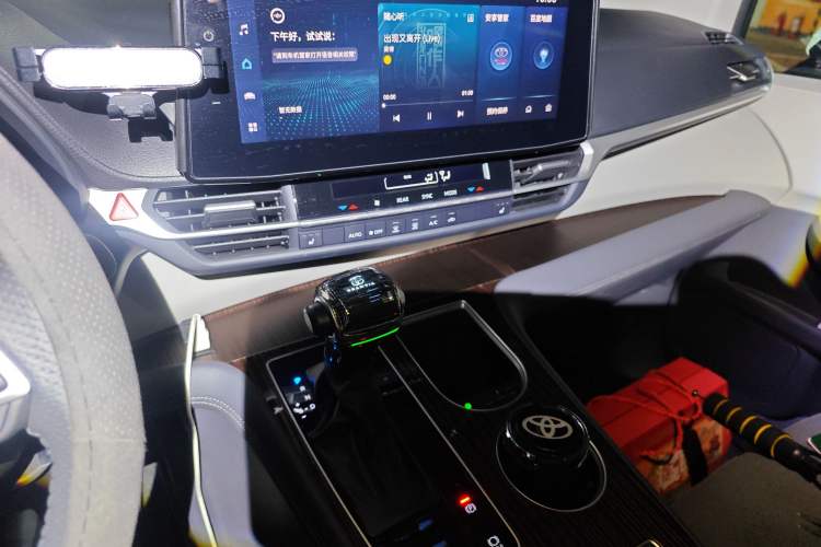 Used Toyota Granvia 2023 2.5L Hybrid Prestige PLUS Edition Audio And AC Panel
