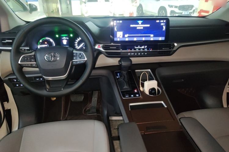 Used Toyota Granvia 2023 2.5L Hybrid Luxury Edition Center Console