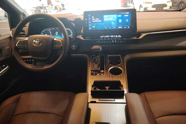 Used Toyota Granvia 2023 2.5L Hybrid Flagship VIP Edition Center Console