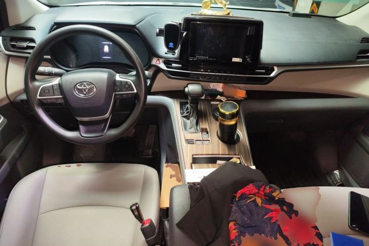 Used Toyota Granvia 2023 2.5L Hybrid Luxury Edition Center Console