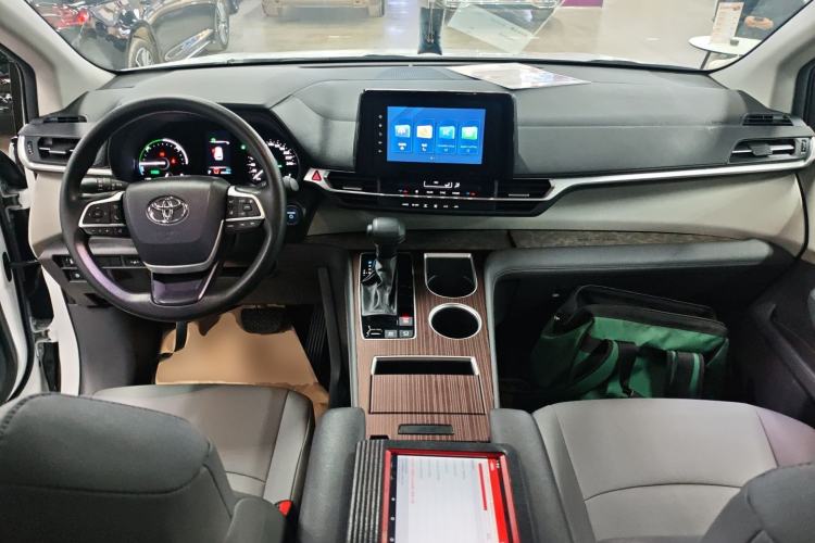 Used Toyota Granvia 2023 2.5L Hybrid Comfort Edition Center Console