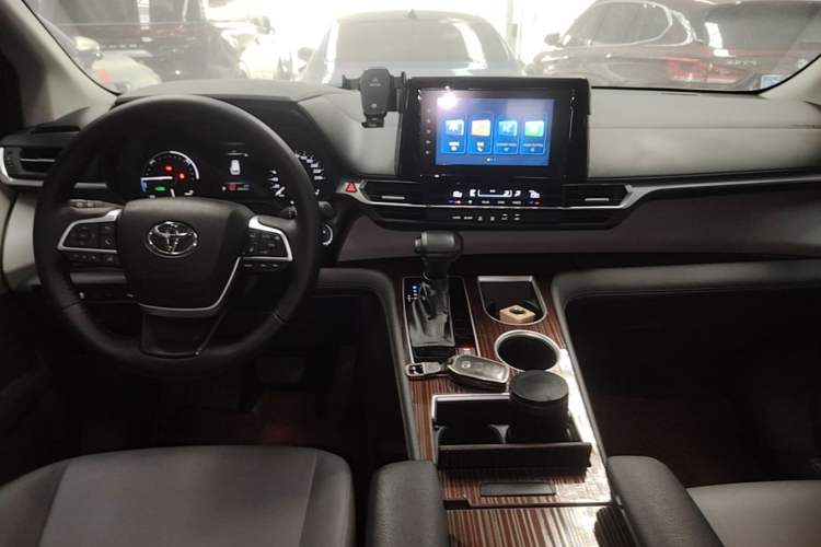 Used Toyota Granvia 2023 2.5L Hybrid Comfort Edition Center Console