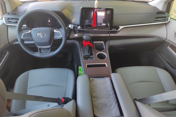 Used Toyota Granvia 2023 2.5L Hybrid Luxury Edition Center Console