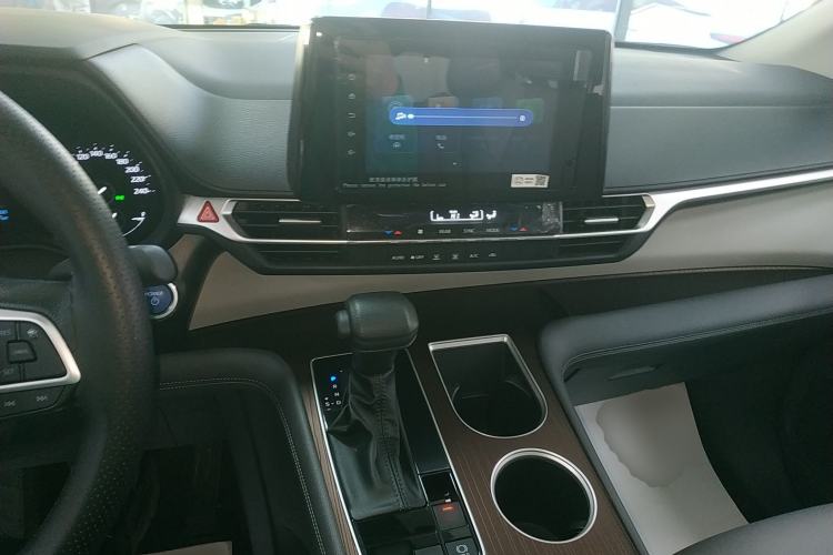 Used Toyota Granvia 2023 2.5L Hybrid Luxury Edition Center Console