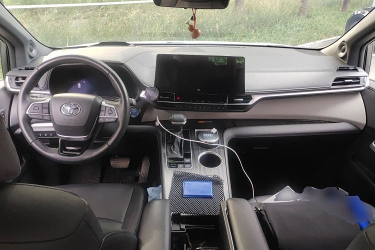 Used Toyota Granvia 2023 2.5L Hybrid Flagship VIP Edition Center Console